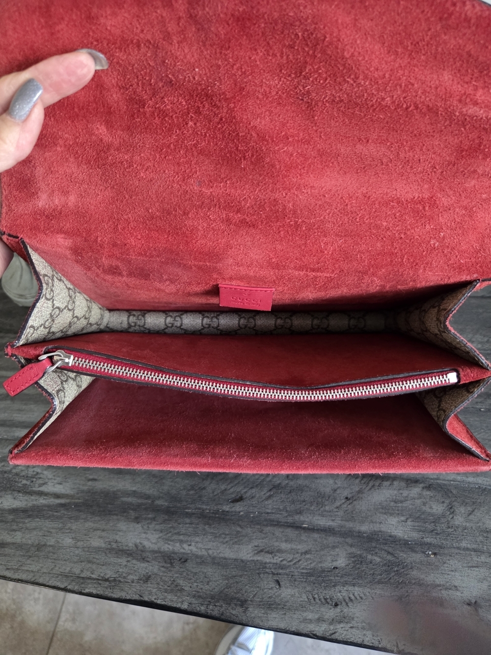 Gucci Beige GG Supreme Dionysus Med Shoulder Bag with Red Trim and Silver Chain - Picture 7 of 16